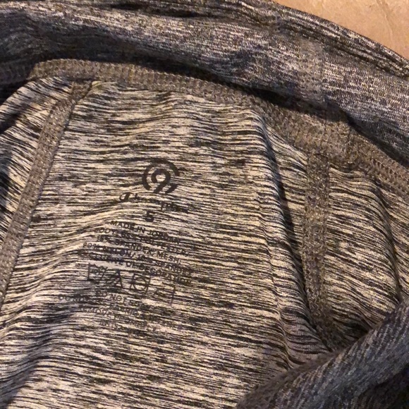 Yoga capris - Picture 4 of 6